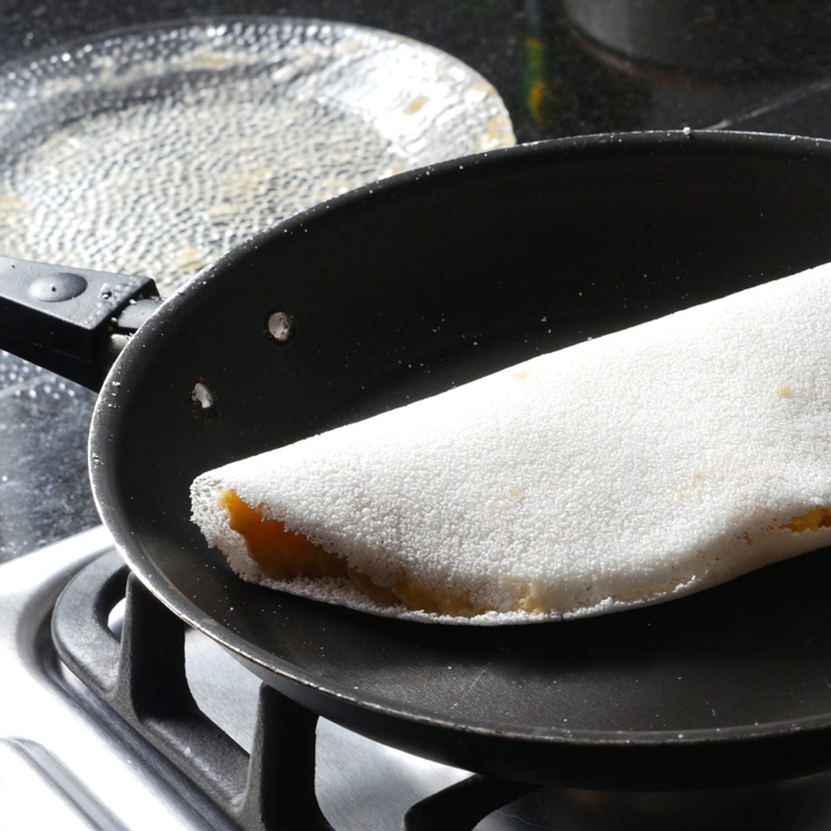 Veja como fazer tapioca perfeita na frigideira em menos de 5 minutos
