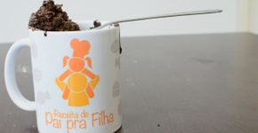 Aprenda a fazer um bolo de caneca sem glúten no micro-ondas