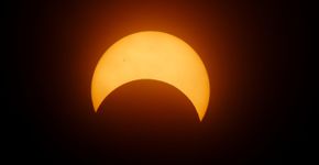 O eclipse solar mais longo da história vai passar pelo Brasil