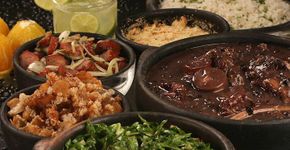 Mocidade do Cosme Velho faz samba com feijoada