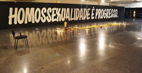Marcelo Gandhi é premiado por obra que resgata opressões contra gays
