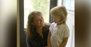 Mãe luta para que filha trans use o banheiro feminino na escola