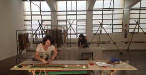 Projeto empresta moldes de estilistas para quem quer criar roupas