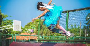 Quem é a skatista brasileira de 7 anos que está fazendo sucesso na internet?