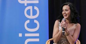 Cantora Katy Perry faz vídeo em apoio a pessoas com HIV