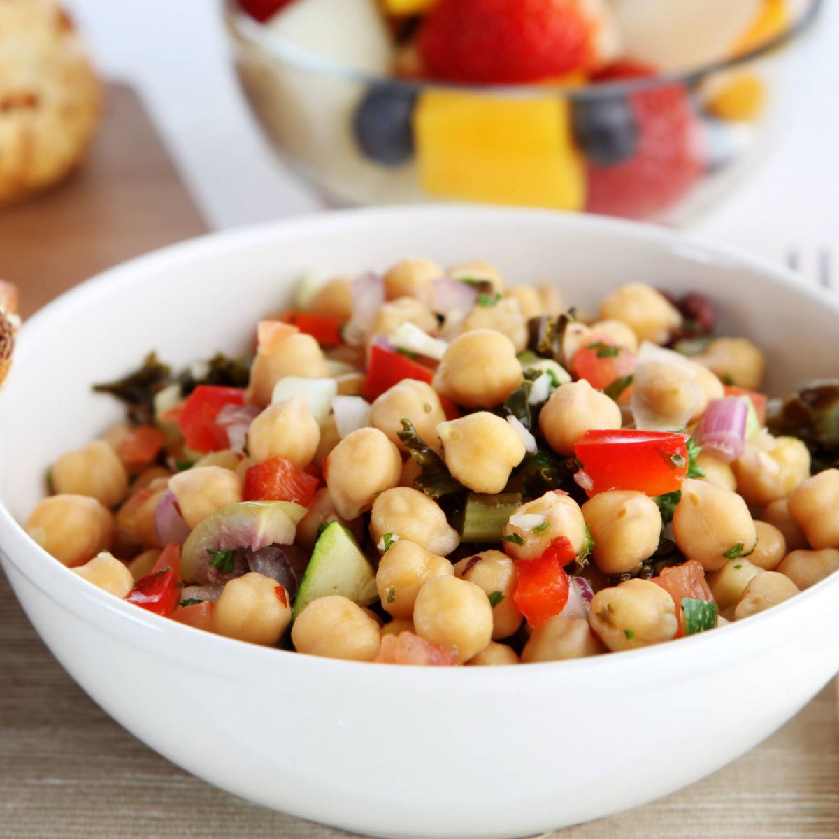 O encontro perfeito de sabores: grão-de-bico e bacalhau em uma salada incrível