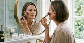 Como usar o blush para criar um efeito mais jovem no rosto depois dos 40 anos