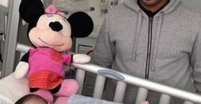 Bebê acorda do coma um pouco antes de aparelhos serem desligados