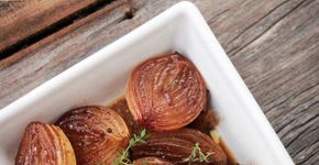 Cebolas assadas e caramelizadas: fáceis e deliciosas
