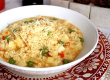 Featured side: Risoto de legumes: cremoso e fácil de fazer, ele deixa o almoço mais especial