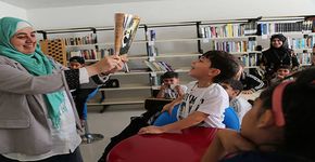 Criança que lê sobre o outro desenvolve empatia, diz estudo