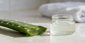 Como reduzir manchas e irritações no rosto com o uso diário de aloe vera?
