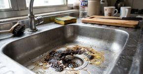 Por que a borra de café não deve ser jogada na pia da cozinha