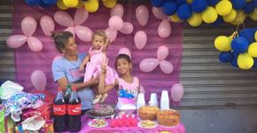 Criança em situação de rua ganha festa de aniversário em Maceió