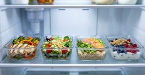 Colocar uma grande quantidade de comida quente em um recipiente fundo pode retardar o resfriamento: no Canadá, a recomendação é dividir as sobras em recipientes rasos e levá-las à geladeira rapidamente
