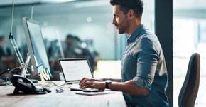 Passar mais de 30 minutos sentado pode aumentar risco de câncer, aponta estudo