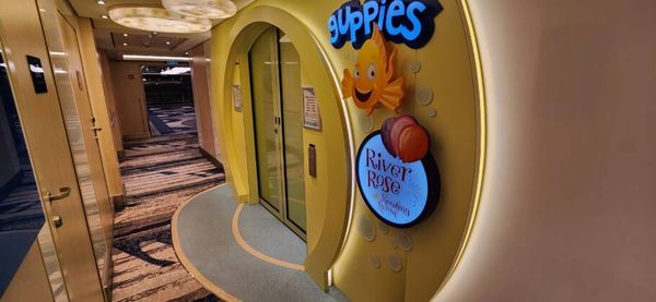 Splash Academy --espaço com brincadeiras, jogos e monitoria para crianças de 3 a 12 anos