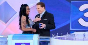 Inês Brasil explica para Silvio Santos como é ser avó aos 47 anos