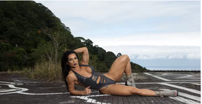 Modelo é criticada por seu corpo. Mas diz que está feliz.