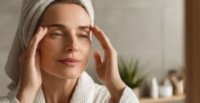 Alongamento facial para reduzir o pé de galinha e firmar a pele