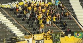 Torcida organizada inaugura biblioteca e luta contra preconceito