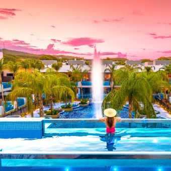 Featured mobile: O hotel de Bonito onde a piscina chega até a suíte