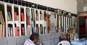 Bar ‘serve’ livros a seus clientes