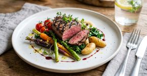 Um estudo sugere que pessoas que comem carne têm mais chances de viver até 100 anos… Mas há um grande “mas” que quase ninguém menciona