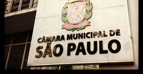 Suplicy arranca servidora das mãos da GCM em sessão tumultuada