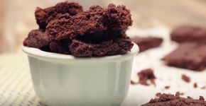 Faça um brownie de micro-ondas em poucos minutos