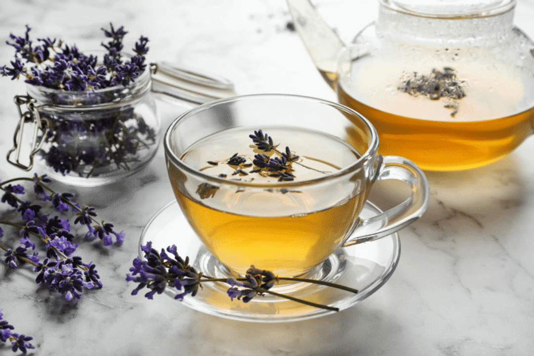 Chá de lavanda com capim-santo (Imagem: New Africa | Shutterstock)