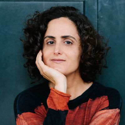 A escritora Tatiana Salem Levy