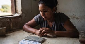 Como atrair aquele PIX ou resposta de emprego que você espera com a simpatia do papel no celular
