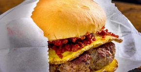 Aprenda a fazer o hambúrguer gourmet do Buzina Food Truck