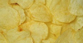 Aprenda a fazer batata chips no microondas