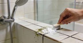 O produto de cozinha que faz o mofo do banheiro sumir como se fosse mágica