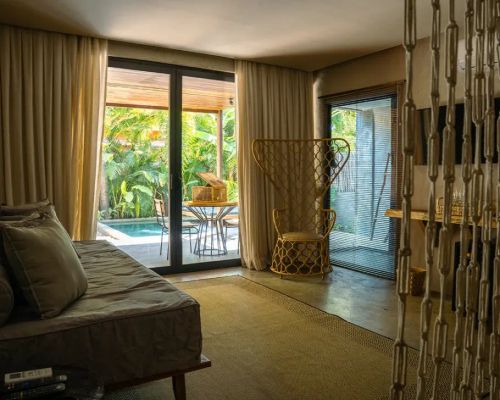 Interior de uma das suítes do Makena Hotel