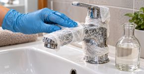 Tudo o que você precisa é papel higiênico e vinagre: Assim você se livra do calcário no banheiro
