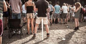 Designers criam cadeira portátil do tamanho de uma lata de cerveja