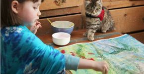 Menina autista de apenas 5 anos cria pinturas impressionantes