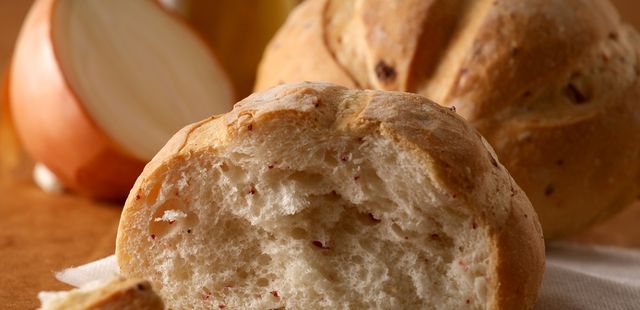 Pão de cebola caseiro: fofinho e cheio de sabor!