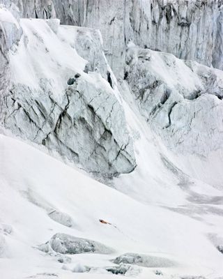 Os voluntários posaram em paisagens naturais exuberantes (Foto: Ruben Brulat)