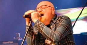 Morre cantor e produtor Kid Vinil, aos 62 anos