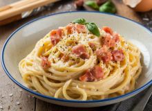 Featured side: Sábado de preguiça? Esse espaguete à carbonara é fácil de fazer e cheio de sabor 