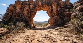 Mais de 300 sítios arqueológicos espalhados pela Caatinga e pinturas rupestres com milhares de anos: o parque do Piauí de cerca de 130 mil hectares que preserva alguns dos mais antigos testemunhos da presença humana na América do Sul