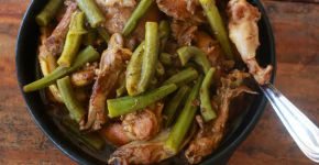 Frango caipira com quiabo: aprenda a fazer essa receita tradicional da culinária mineira