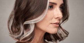 Em vez de esconder os cabelos brancos, use essa técnica para misturar os fios no seu cabelo