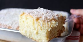 Aprenda a fazer bolo gelado de coco supermolhadinho