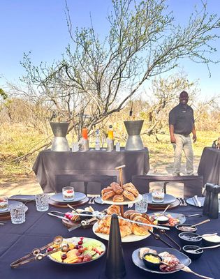 Brunch na savana, organizado pelo lodge