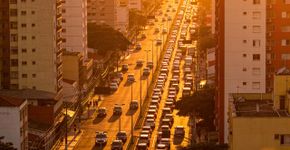 Quanto o seu tempo no trânsito custaria se fosse pago em dinheiro